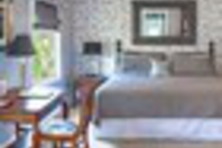 Room 32 of 174