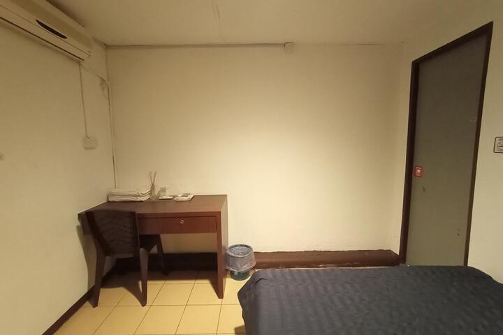 Room 14 of 19
