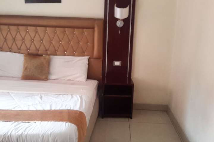 Room 5 of 28