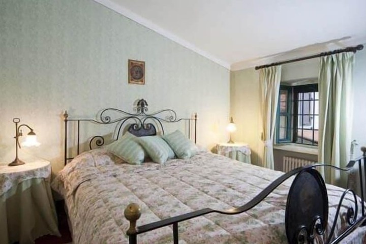 Room 8 of 24