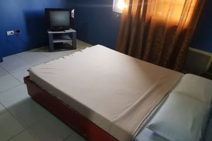 Room 9 of 26