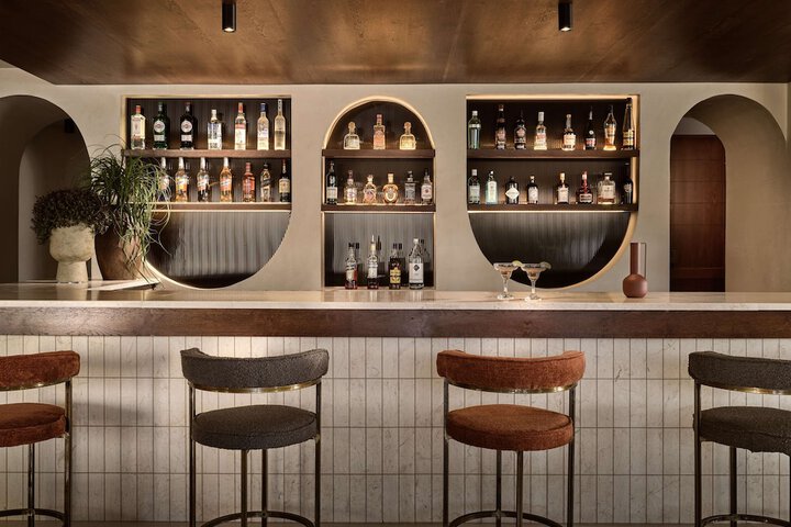 Lounge 198 of 212