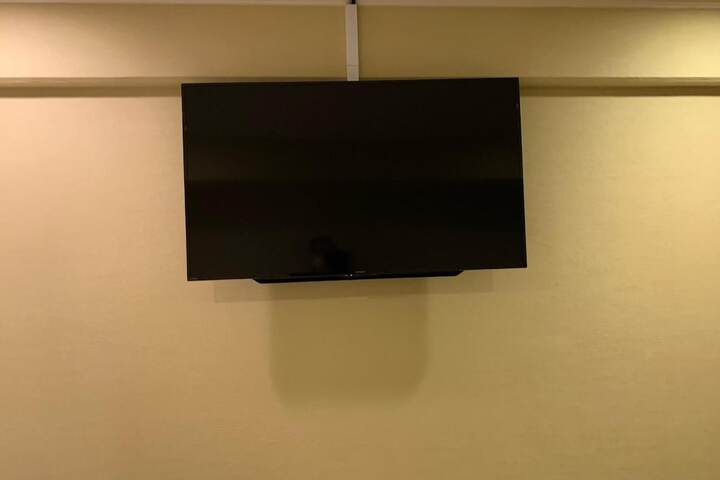 Room 7 of 32