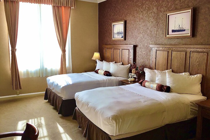 Room 28 of 76