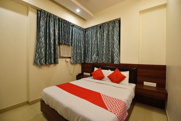 Room 13 of 28
