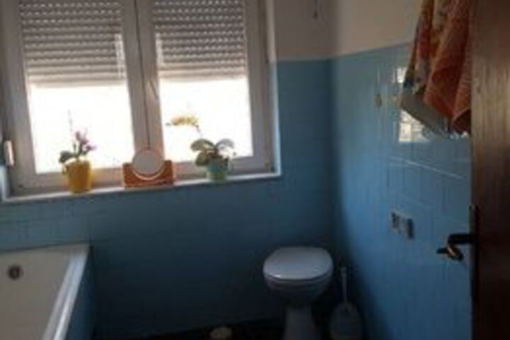 Room 4 of 13