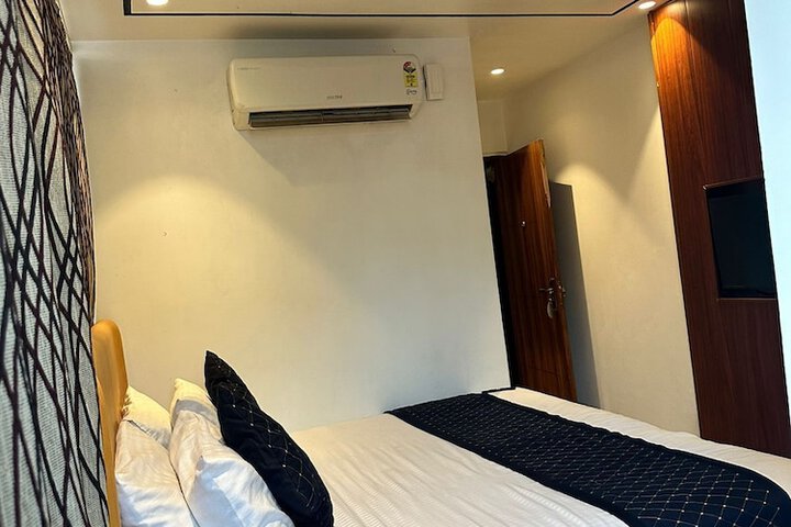 Room 8 of 19