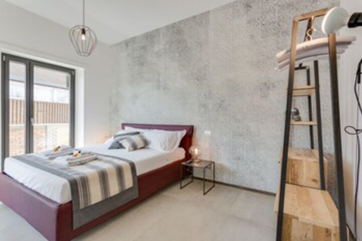 Room 28 of 270