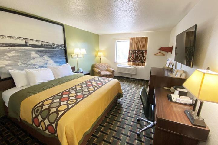 1 King Bed (7 of 7)