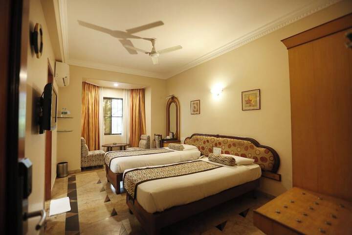 Room 9 of 27