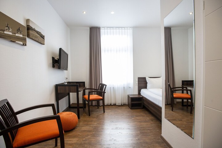 Room 8 of 47