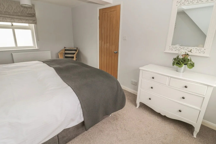 Room 5 of 13