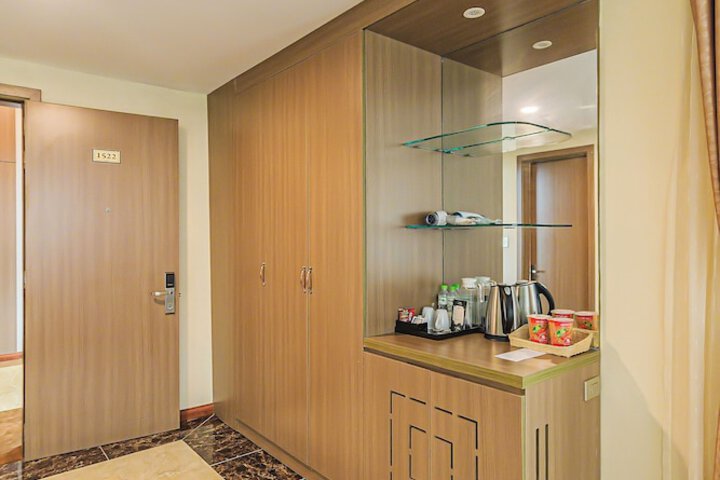Room 10 of 84