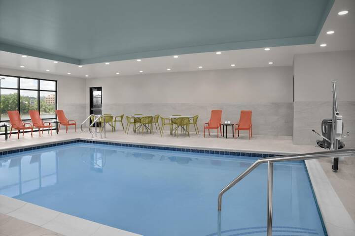 Photo of Hampton Inn by Hilton East Peoria Pool