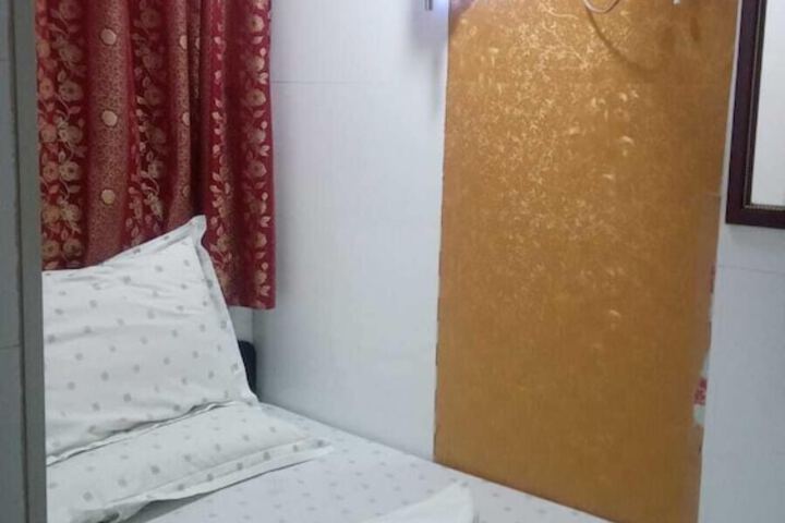 Room 14 of 43