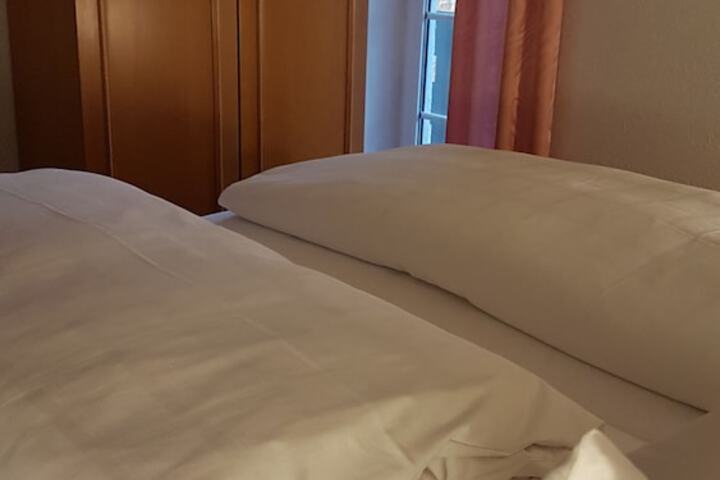Room 11 of 40