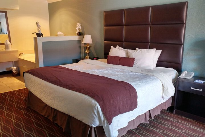 1 King Bed (7 of 21)
