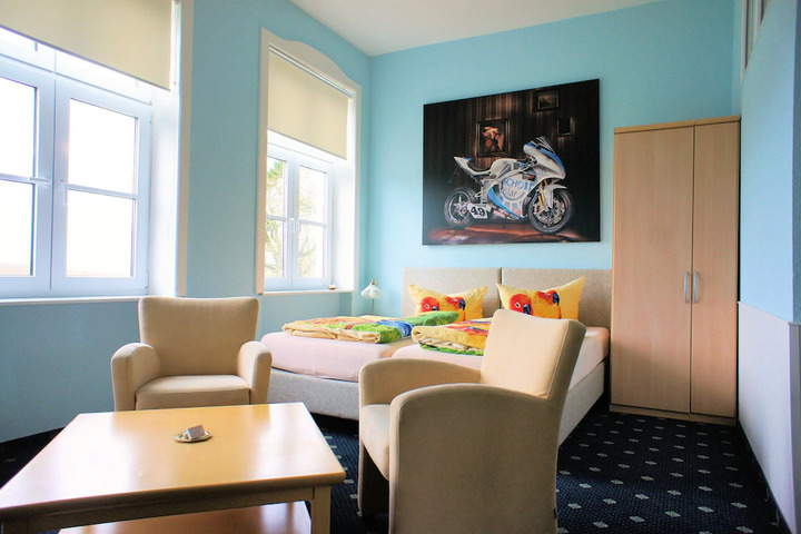 Room 8 of 10