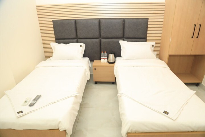 Room 12 of 34