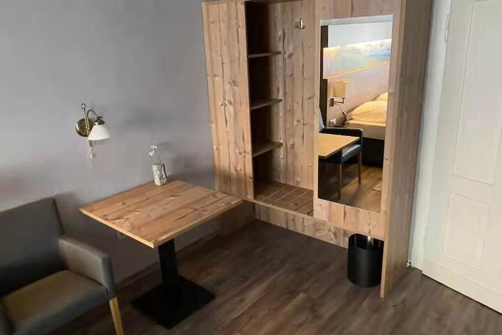 Room 14 of 35