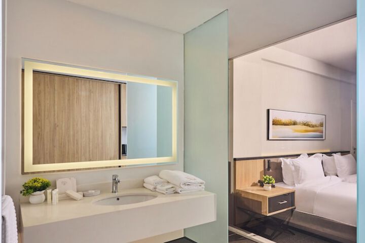 Room 32 of 41
