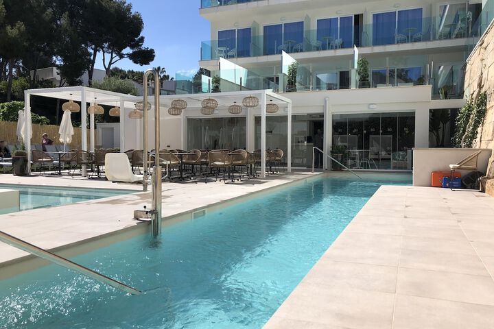 Pools & Facilities