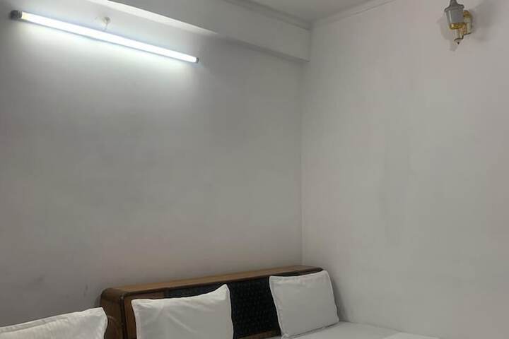Room 17 of 60