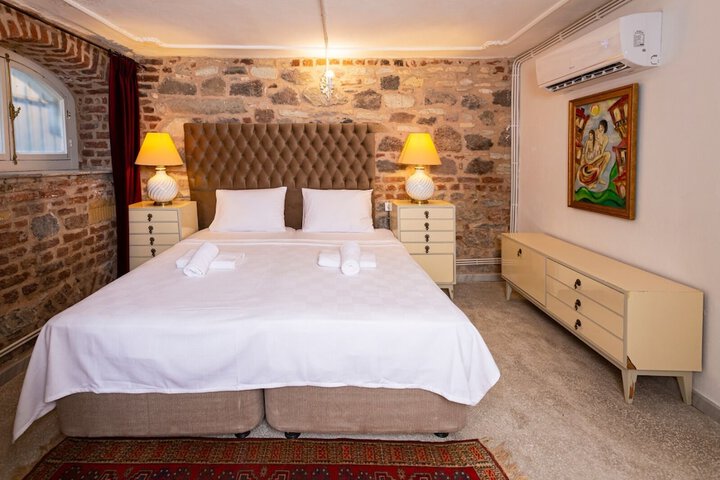 Room 4 of 36