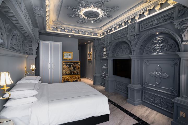 Room 54 of 195
