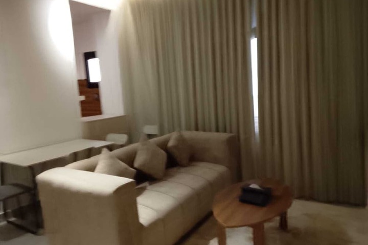 Room 9 of 14