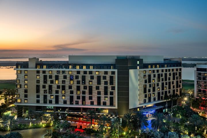 Yas Plaza Mangroves