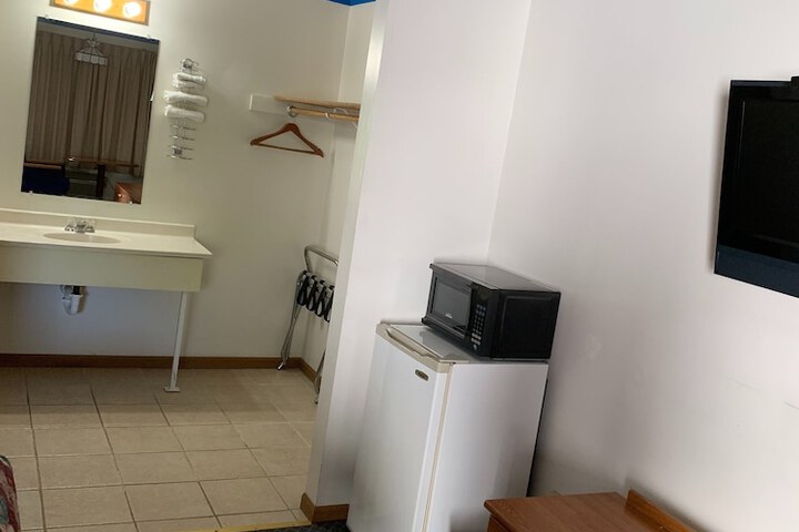 Room 18 of 25