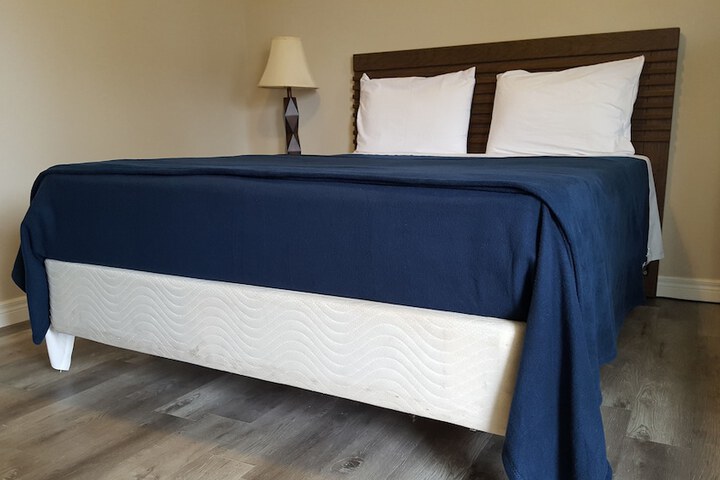 Room 4 of 28