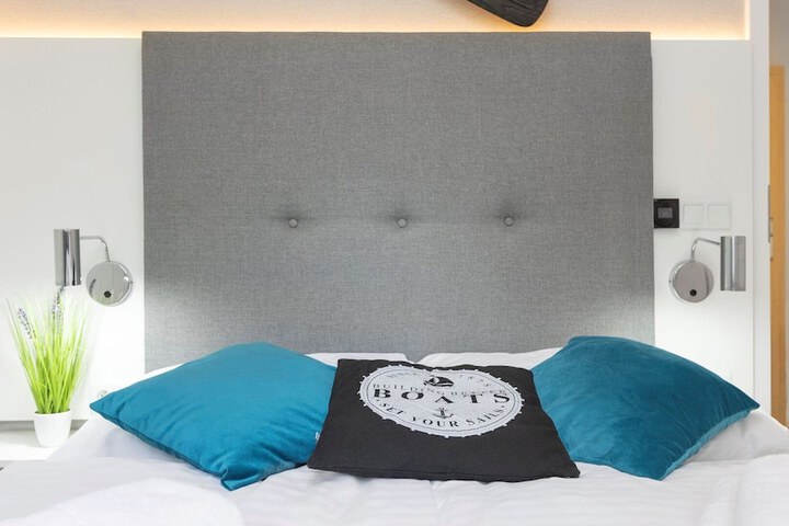 Room 10 of 48