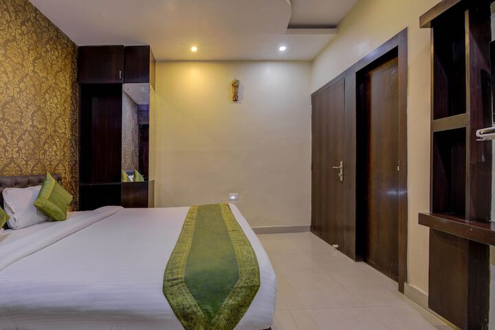 Room 10 of 38