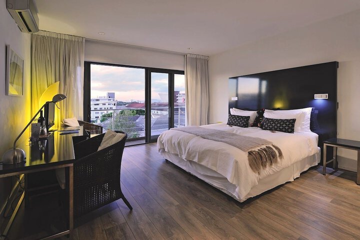 Room 3 of 98