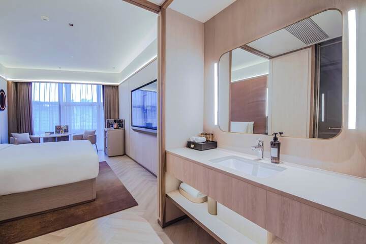 Room 13 of 24