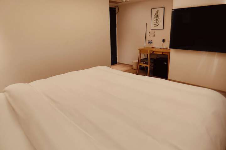Room 16 of 51