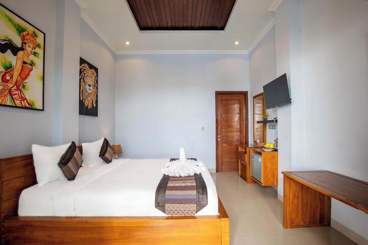 Room 8 of 32