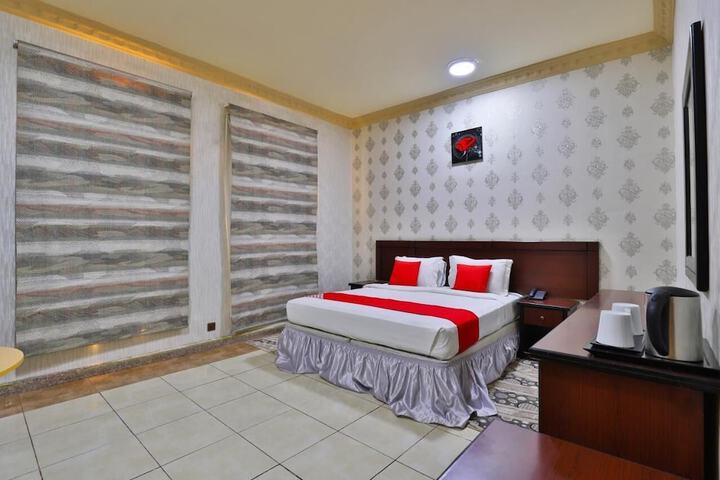 Room 4 of 9