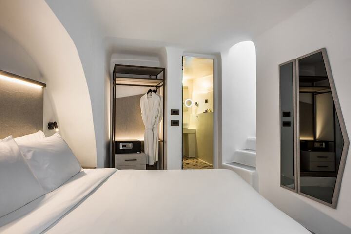 Room 53 of 176