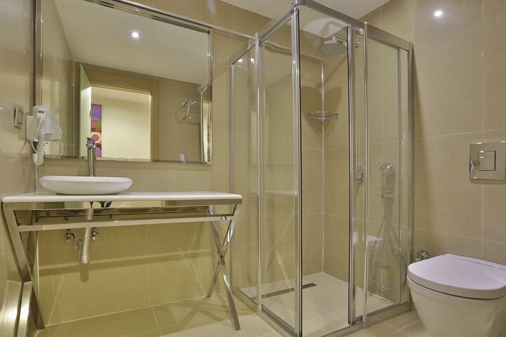 Room 3 of 21