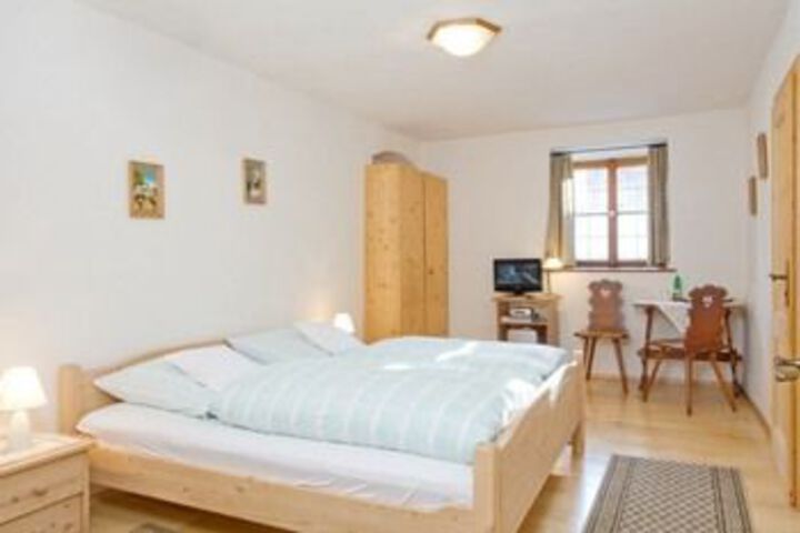 Room 6 of 11