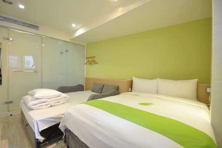 Room 27 of 62