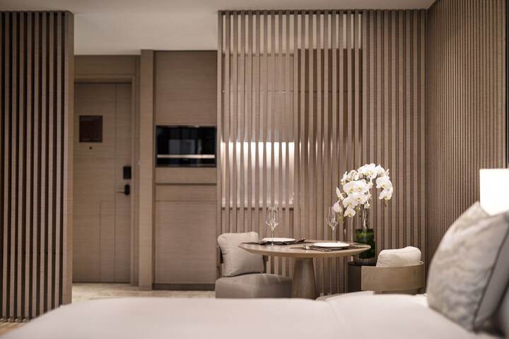 Room 9 of 48
