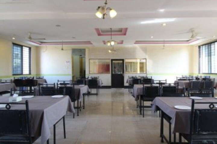 OYO Flagship 39396 Hotel Mayur
