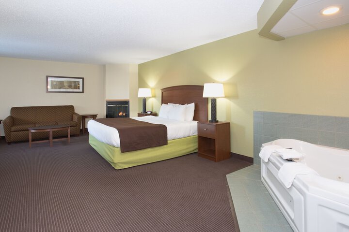 1 King Bed Suite (17 of 17)