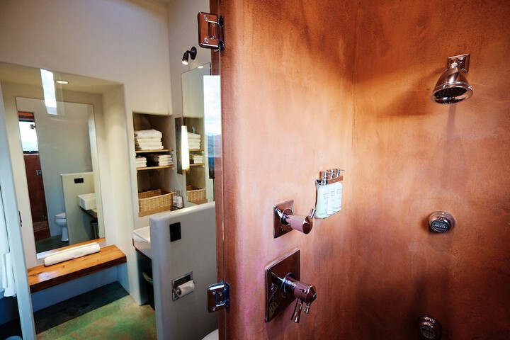 Room 27 of 48