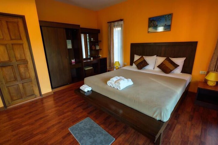 Room 3 of 5