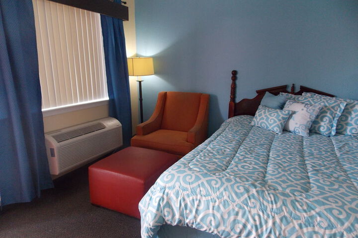 Room 8 of 128